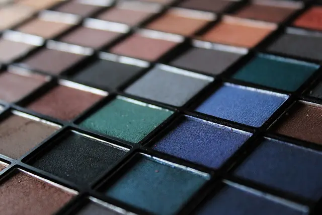 Comment Choisir la Couleur Idéale pour Votre Décoration de Noël
