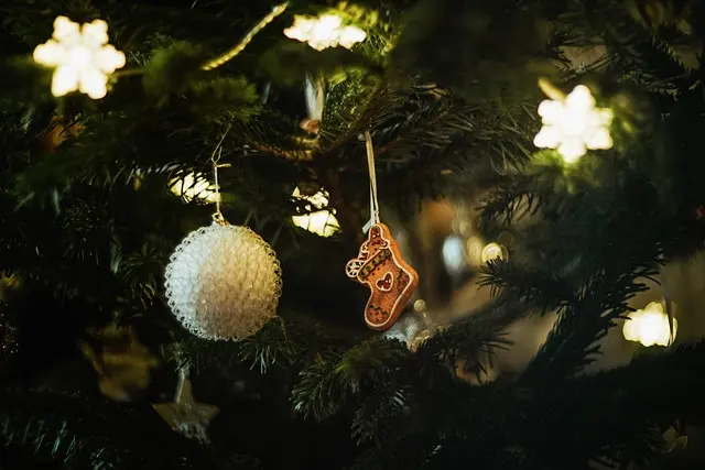Les 10 Accessoires Essentiels pour un Sapin de Noël Parfait
