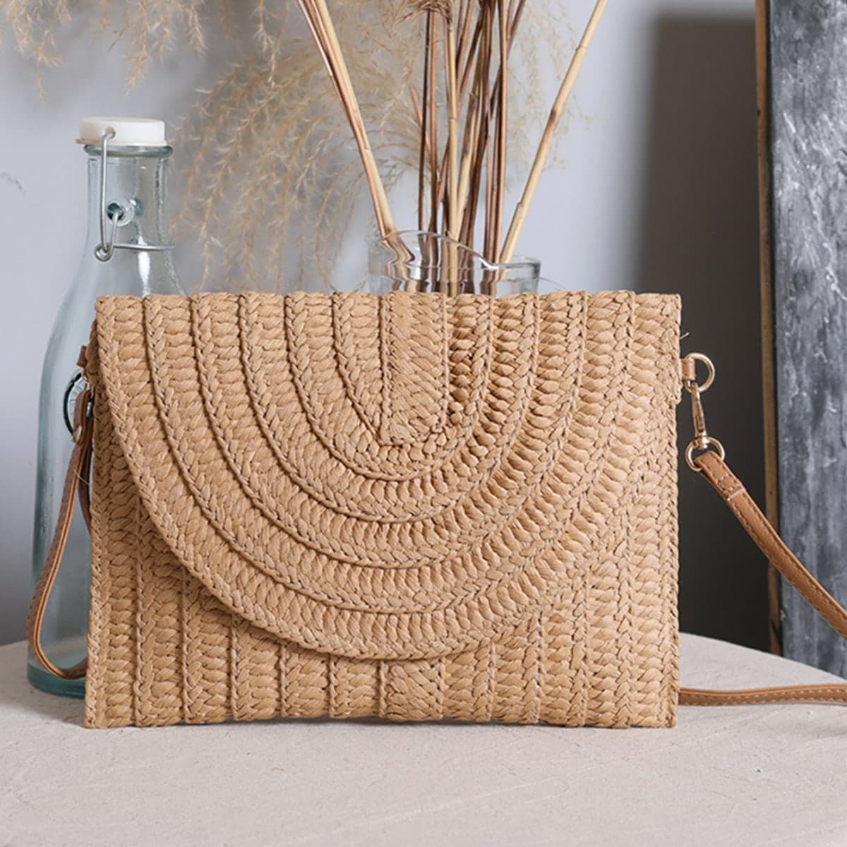 Sac en paille à rabat minimaliste pour femme, sacs pour femmes indispensables pour la plage lors des vacances et des jours fériés