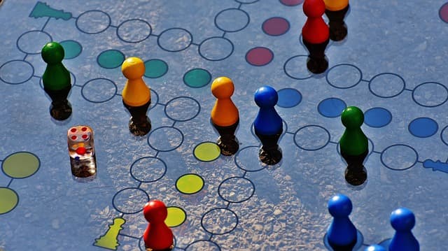 Idées de jeux de société incontournables pour un Noël parfait